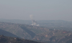 Fumée au-dessus de villages du sud du Liban après des frappes israéliennes