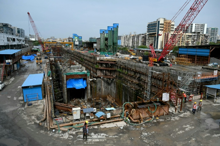 Les travaux en cours sur le chantier du futur train à grande vitesse Ahmedabad-Mumbai à Mumbai le 25 juin 2026, en Inde ( AFP / Indranil MUKHERJEE )