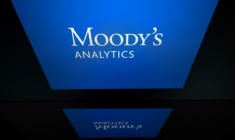 Cette photo d'illustration montre le logo de l'agence de notation Moody's, à Toulouse, le 18 mars 2025 ( AFP / Lionel BONAVENTURE )