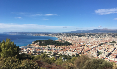 La demeure dispose de cinq chambres, six salles de bain, une piscine naturelle et un jacuzzi sur le toit. (Photo d'illustration) (tristanmimet / Pixabay)