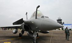 Cette image montre un avion de chasse Rafale lors de l'exercice « Cope India 2023 » entre l'armée de l'air américaine (USAF) et l'IAF à la base aérienne de Kalaikunda, dans l'État indien du Bengale occidental, le 24 avril 2023. ( AFP / DIBYANGSHU SARKAR )