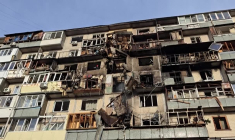 Ukraine: des immeubles résidentiels endommagés par des frappes russes à Kiev