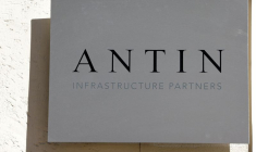 Le logo d'Antin Infrastructure Partners devant les bureaux de l'entreprise à Paris