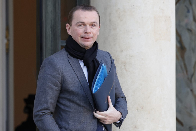 Olivier Dussopt à Paris, le 6 décembre 2023. ( AFP / GEOFFROY VAN DER HASSELT )