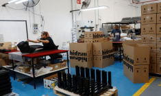 Hidrau, une usine de Valence qui fabrique des bancs pour des artistes de renom, reprend ses activités près d'un an après les inondations d'octobre 2024