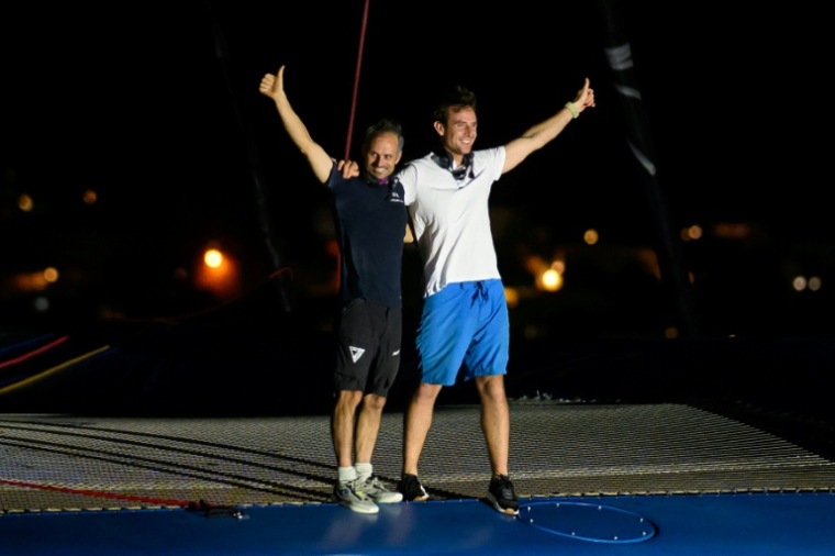 Les skippers Franck Cammas et Tom Laperche à Fort-de-France le 5 novembre après leur victoire dans la Transat Café L'Or. ( AFP / Loic VENANCE )