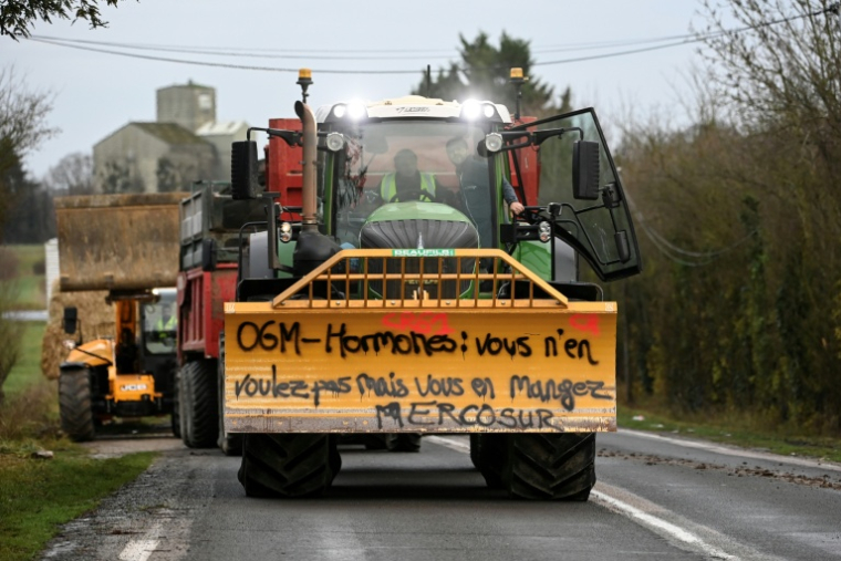 Manifestation d'agriculteurs le 19 décembre à Alençon, dans l'Orne. ( AFP / JEAN-FRANCOIS MONIER )