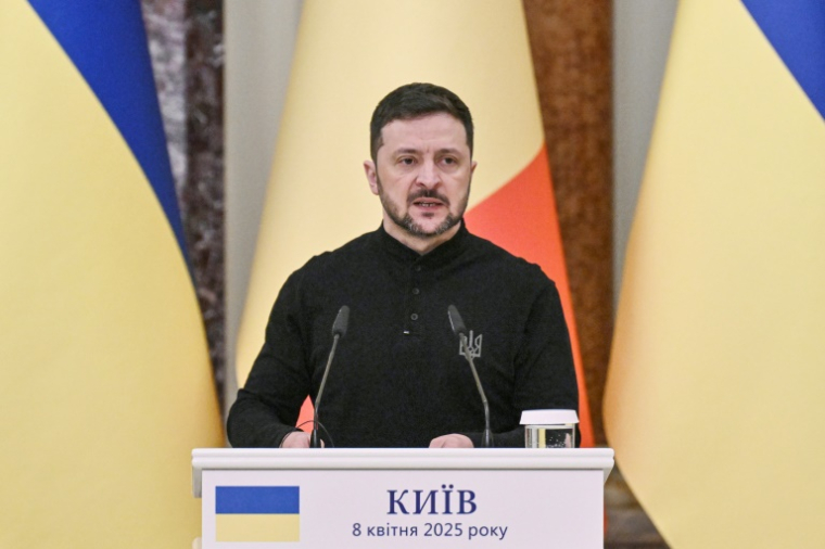 Le président ukrainien Volodymyr Zelensky, le 8 avril 2025 en conférence de presse à Kiev ( AFP / Genya SAVILOV )