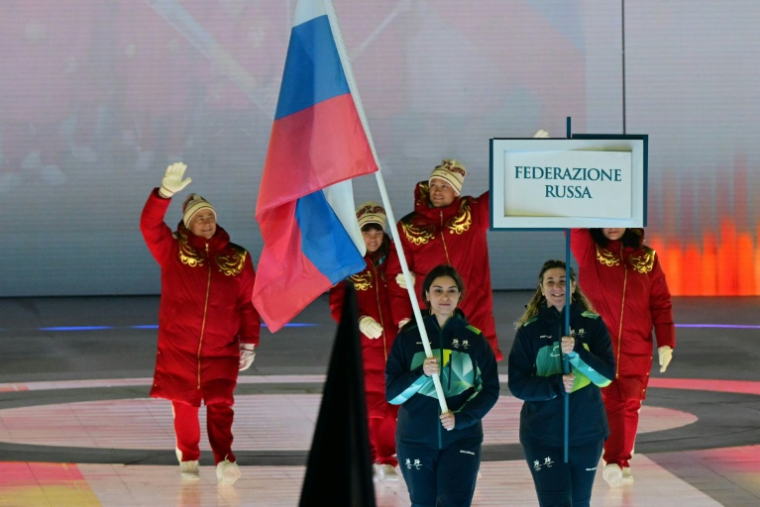 La délégation russe défile lors de la cérémonie d'ouverture des Jeux paralympiques de Milan Cortina, le 6 mars 2026 à Vérone (Italie) ( AFP / Stefano RELLANDINI )
