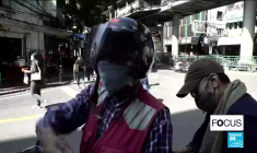 En Thaïlande, avec les manifestants qui défient le pouvoir et la monarchie