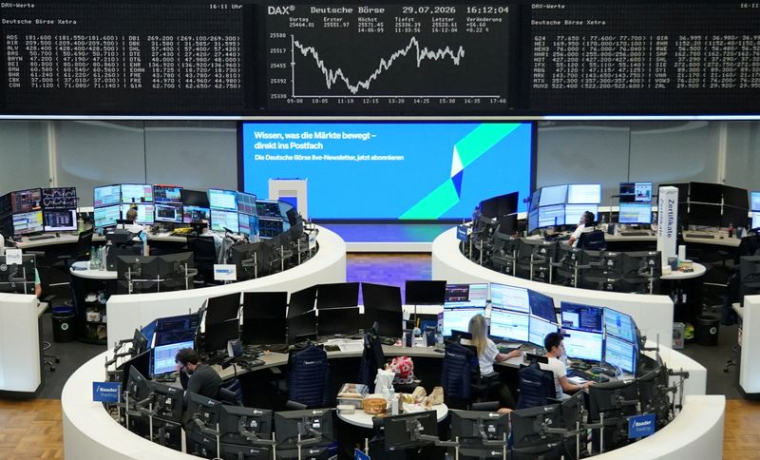 Le graphique de l'indice boursier allemand DAX est présenté à la Bourse de Francfort