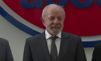 Lula arrive au siège de l'Asean à Jakarta avant le sommet en Malaisie