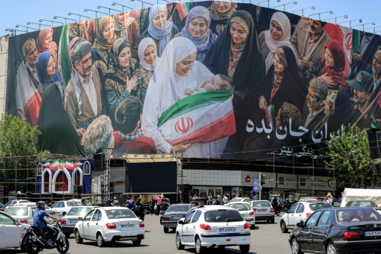 Sur la place Enghelab de Téhéran, le 26 mai 2026 ( AFP / ATTA KENARE )