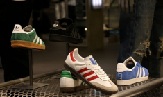 Des baskets Adidas exposées à Londres