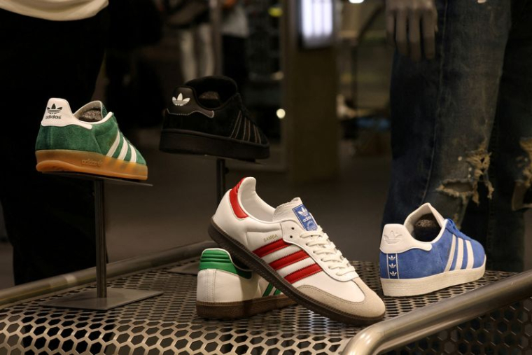 Des baskets Adidas exposées à Londres