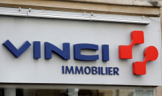 Le logo de Vinci figure sur une agence immobilière à Paris