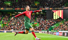 Au Brésil, il se blesse gravement en voulant célébrer comme Cristiano Ronaldo