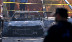 Une voiture calcinée après un attentat-suicide à Islamabad, le 11 novembre 2025 au Pakistan ( AFP / Farooq NAEEM )