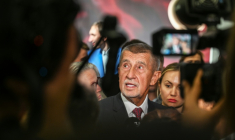 Andrej Babis, leader du parti ANO, lors d'une conférence de presse au siège du parti, à Prague, le 4 octobre 2025 en République tchèque ( AFP / Michal Cizek )
