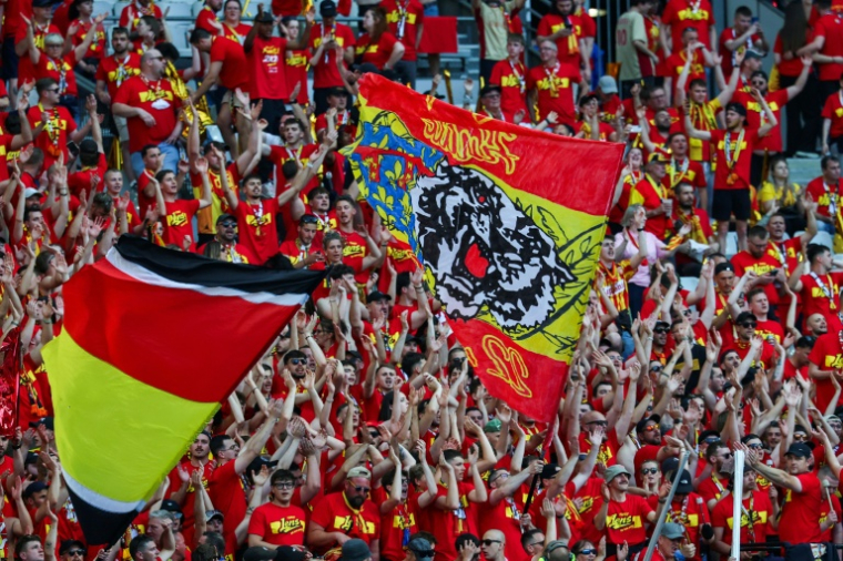 Des supporters de Lens rassemblés avant la finale de la Coupe de France opposant le RC Lens à l'OGC Nice au Stade de France, à Saint-Denis, le 22 mai 2026 en Seine-Saint-Denis ( AFP / FRANCK FIFE )