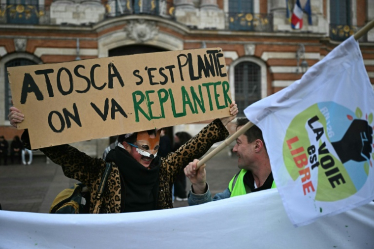Manifestation contre le projet de l'A69 à Toulouse le 27 février 2025 ( AFP / Lionel BONAVENTURE )
