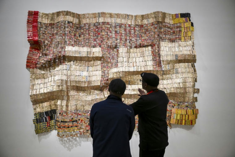 Une oeuvre exposée dans l'aile Michael C. Rockefeller consacrée aux arts d'Afrique, d'Océanie et des "anciennes Amériques", le 28 mai 2025 au Metropolitan Museum de New York ( AFP / ANGELA WEISS )