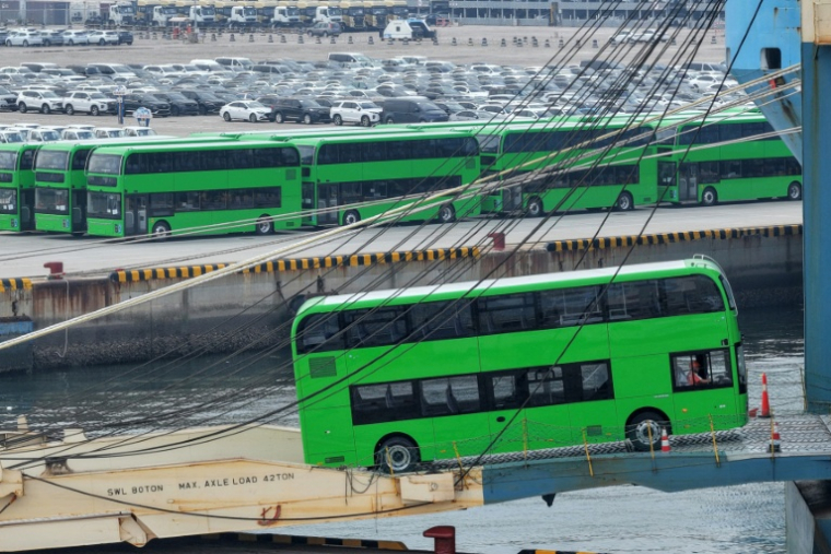Des bus électriques Yutong, destinés à l'exportation, au port de Yantai, dans la province du Shandong, le 27 juillet 2026 dans l'est de la Chine ( CN-STR / - )