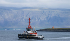 Un remorqueur navigue au large de Reykjavik, en Islande, le 25 août 2026 ( AFP / Jonathan NACKSTRAND )