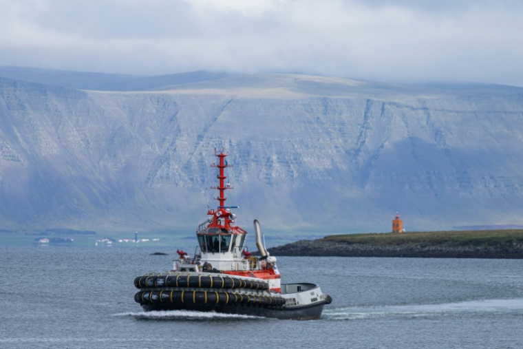 Un remorqueur navigue au large de Reykjavik, en Islande, le 25 août 2026 ( AFP / Jonathan NACKSTRAND )