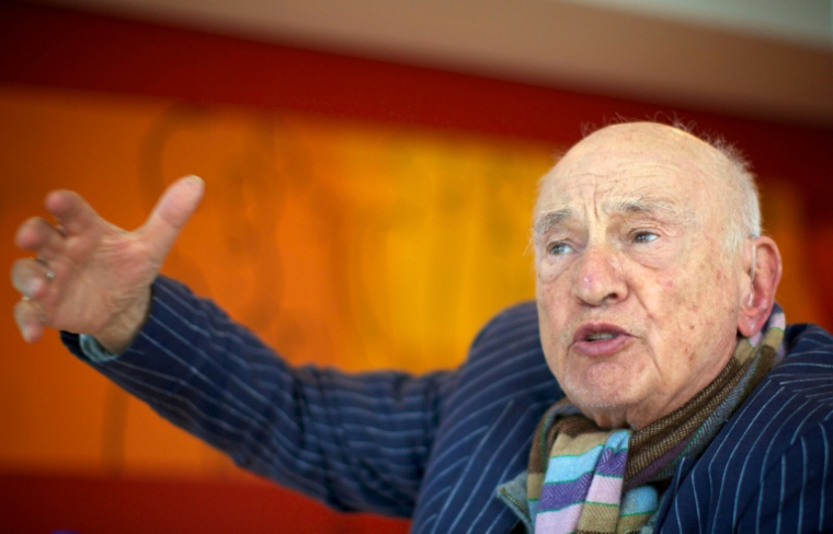 Le philosophe et sociologue français Edgar Morin lors d'une conférence de presse, le 8 août 2011 à Porto Alegre, au Brésil ( AFP / JEFFERSON BERNARDES )