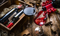 Il est possible de vous abonner à des box de vins pour recevoir directement chez vous plusieurs bouteilles selon un thème particulier. ( crédit photo : Getty Images )