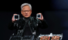 Le Pdg de Nvidia Jensen Huang présente les nouveaux processeurs Rubin et Vera produits par son entreprise le 5 janvier 2026 à Las Vegas ( AFP / Patrick T. Fallon )