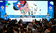 Vue générale d'une séance plénière lors de la conférence sur la sortie des énergies fossiles à Santa Marta, en Colombie, le 28 avril 2026 ( AFP / Raul ARBOLEDA )