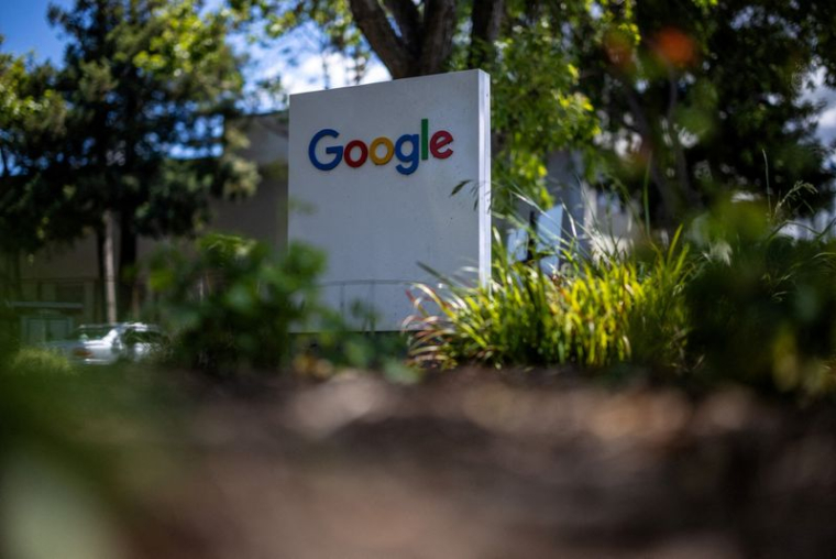 Le logo de Google est visible dans un centre de recherche de l'entreprise à Mountain View, en Californie