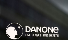 Le logo de Danone au siège de l'entreprise à Rueil-Malmaison