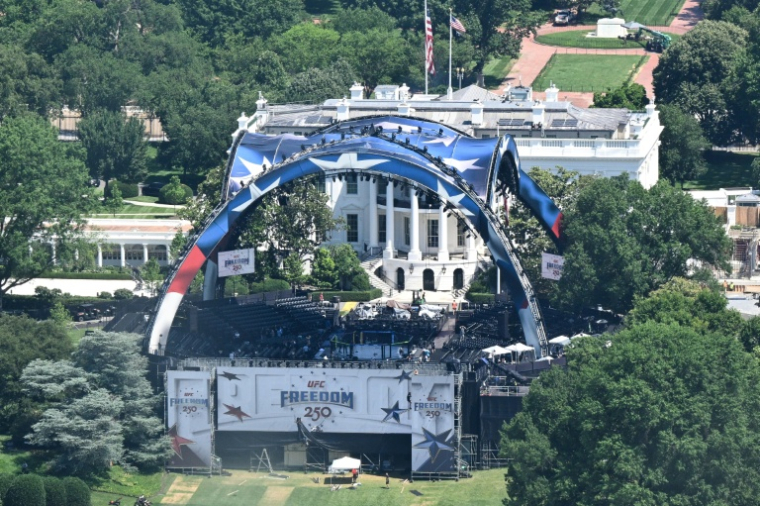 La structure installée à la Maison Blanche pour accueillir les combats de MMA, le 12 juin 2026 à Washington ( AFP / Anne LEBRETON )