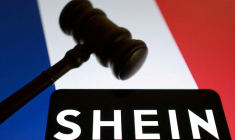PHOTO DE DOSSIER : Illustration montrant le logo Shein, le marteau de la cour et le drapeau français