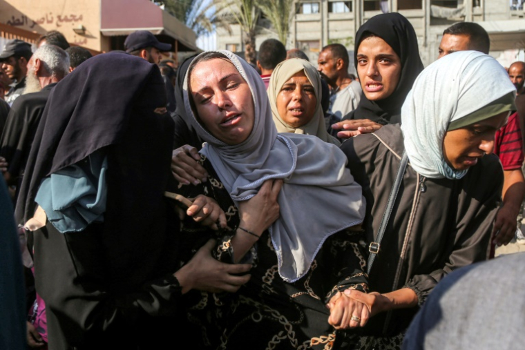 Pendant les funérailles de victimes de bombardements israéliens à Khan Younès, dans le sud de la bande de Gaza, le 20 juillet 2025 ( AFP / - )