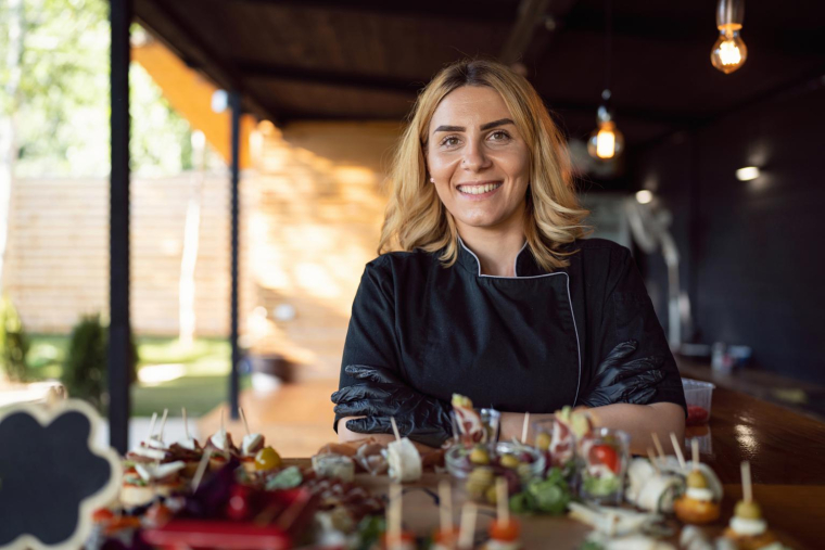 Aurélia hésite à débloquer son PER pour acheter sa résidence principale: quel arbitrage entre apport immobilier immédiat et capital retraite future? ( crédit photo : Getty Images )