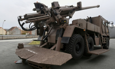 Un canon Caesar sur le site de l'usine d'armement franco-allemande KNDS de Bourges, le 21 mars 2025 ( AFP / JEAN-FRANCOIS MONIER )