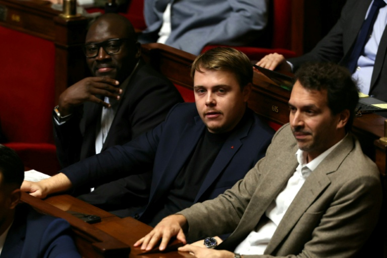Le député LFI Aly Diouara (à gauche), avec ses collègues Louis Boyard et Bastien Lachaud, le 14 octobre 2025 à l'Assemblée nationale à Paris  ( AFP / Thomas SAMSON )