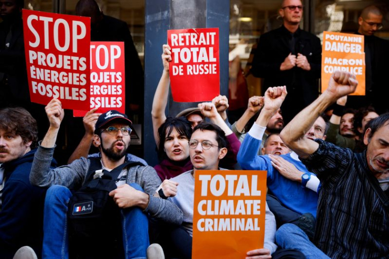 TOTALENERGIES: VISÉE PAR DES ÉCOLOGISTES, L'AG VALIDE LA STRATÉGIE CLIMAT