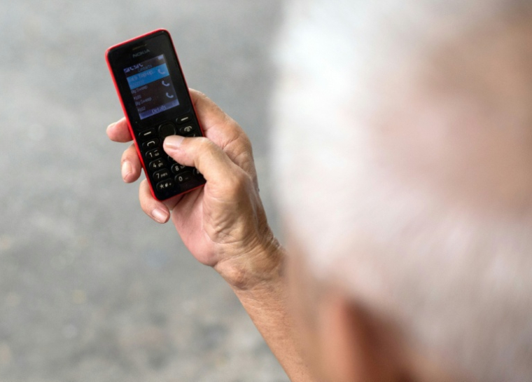 Le réseau mobile 2G connaît mardi la première étape de sa déconnexion en France, avant une extinction progressive qui s'étendra jusqu'à la fin de l'année ( AFP / TOH TING WEI )