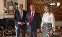 Sommet de l'OTAN: le président américain Trump rend visite à la famille royale néerlandaise