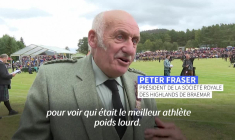 Le roi Charles III assiste aux jeux des Highlands en Écosse