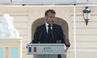 Macron à Kiev: "le cessez-le-feu commencera lundi prochain"