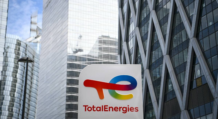 Le titre du géant français du gaz et du pétrole progresse de 14% sur un an. (© C. Archambault / AFP)