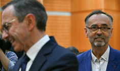 Le maire de Béziers, Robert Ménard (à droite) et Bruno Retailleau (à gauche), candidat des Républicains (LR) à l’élection présidentielle au tribunal de Montpellier le 30 septembre 2026 ( AFP / Gabriel BOUYS )
