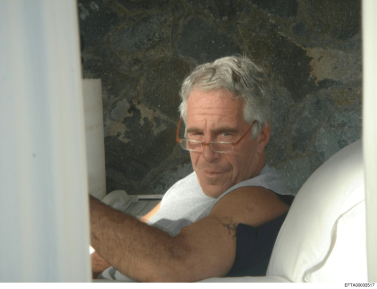 Photo non datée de Jeffrey Epstein fournie le 19 décembre 2025 par le ministère américain de la Justice ( US Department of Justice / Handout )