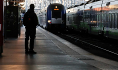 DES AGENTS DE LA SÛRETÉ FERROVIAIRE TIRENT SUR UN HOMME ARMÉ D'UN COUTEAU À PARIS